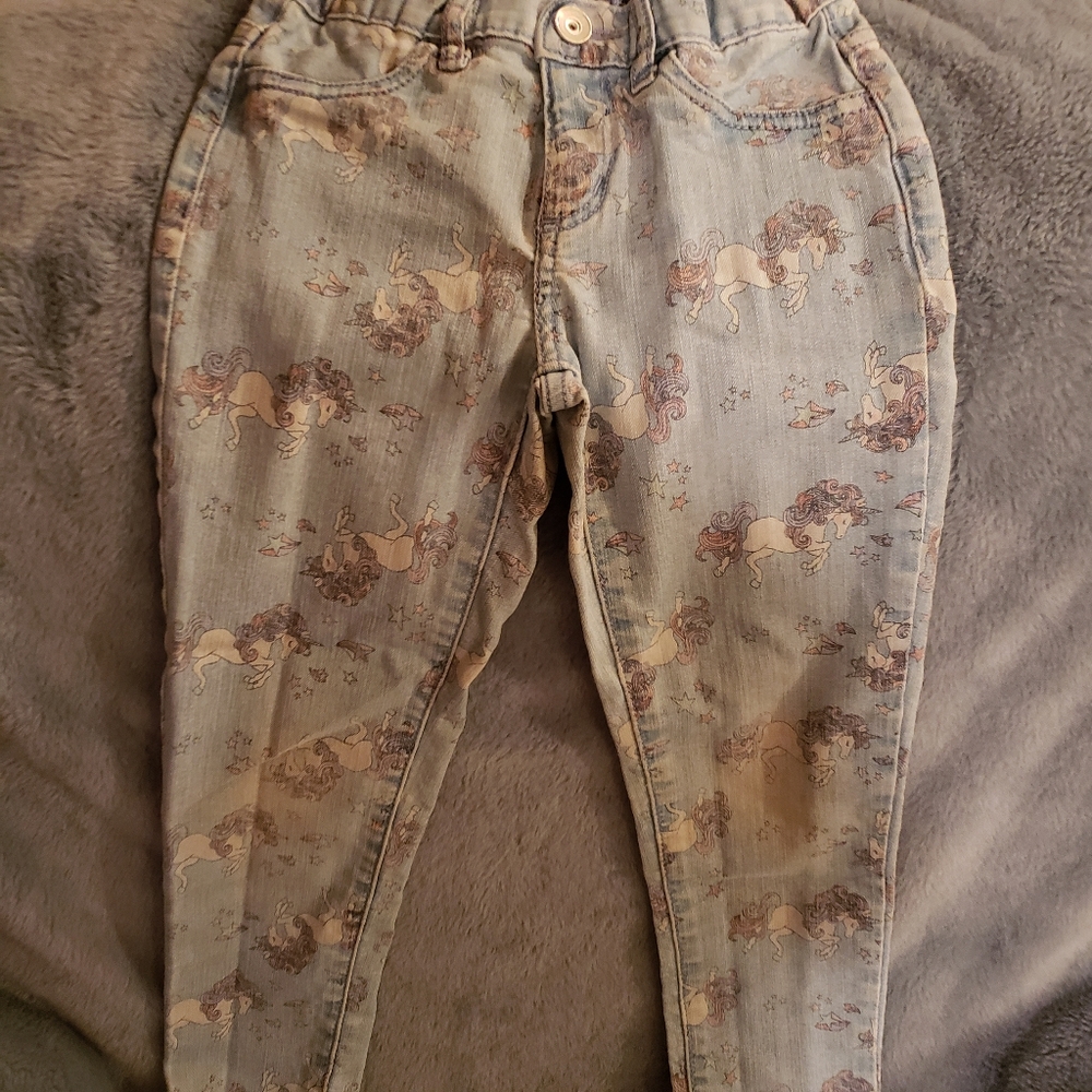 Cute girl jeans with unicorn prints all over them.  Size 6X/7